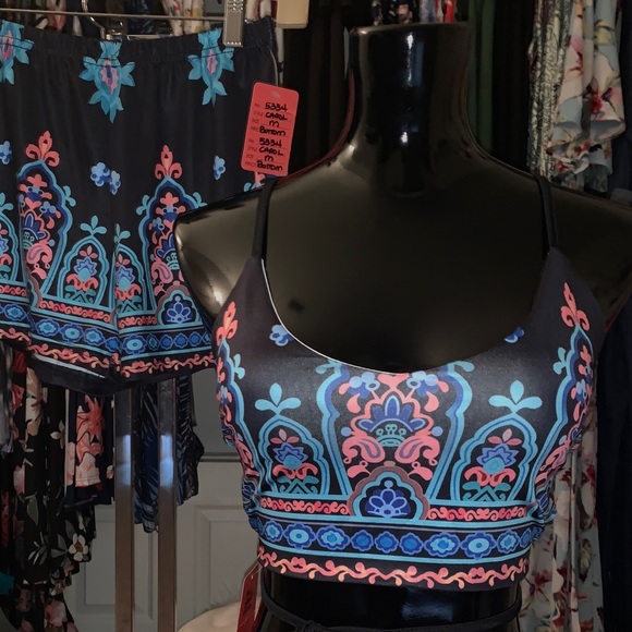 Short Set - Picture 3 of 4